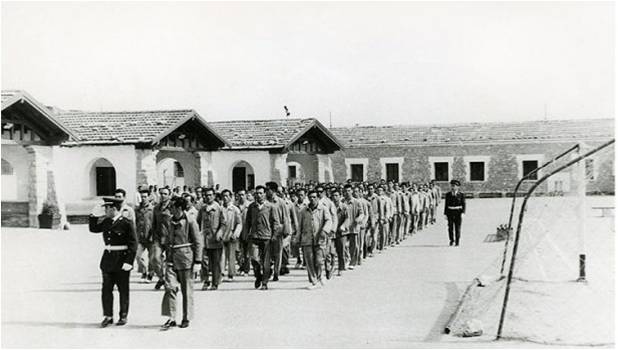 Prisioneros en el campo de concentración, dependiente de la Dirección General de Seguridad, de Nanclares de Oca (Álava)